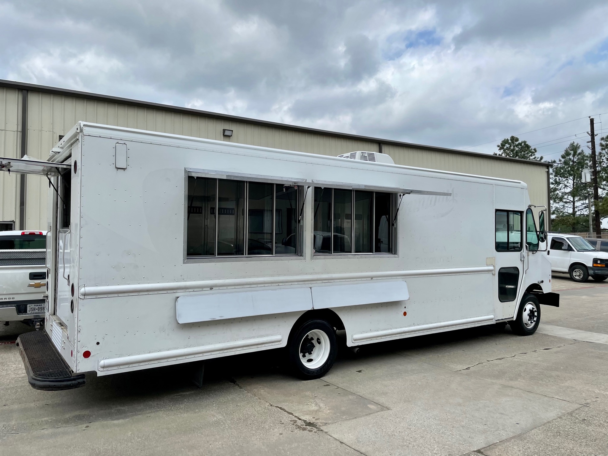 Custom Food Truck | Arlington, VA